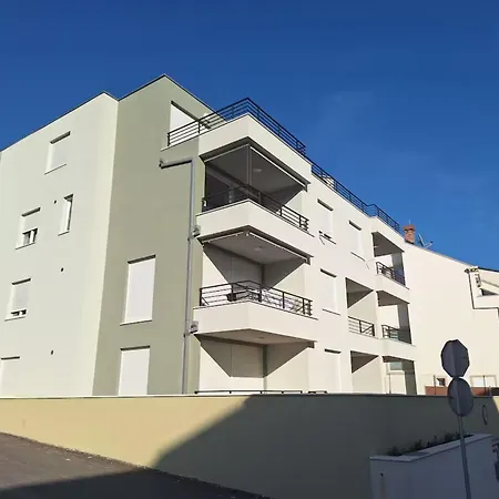 Modern Hortenzia Apartman *